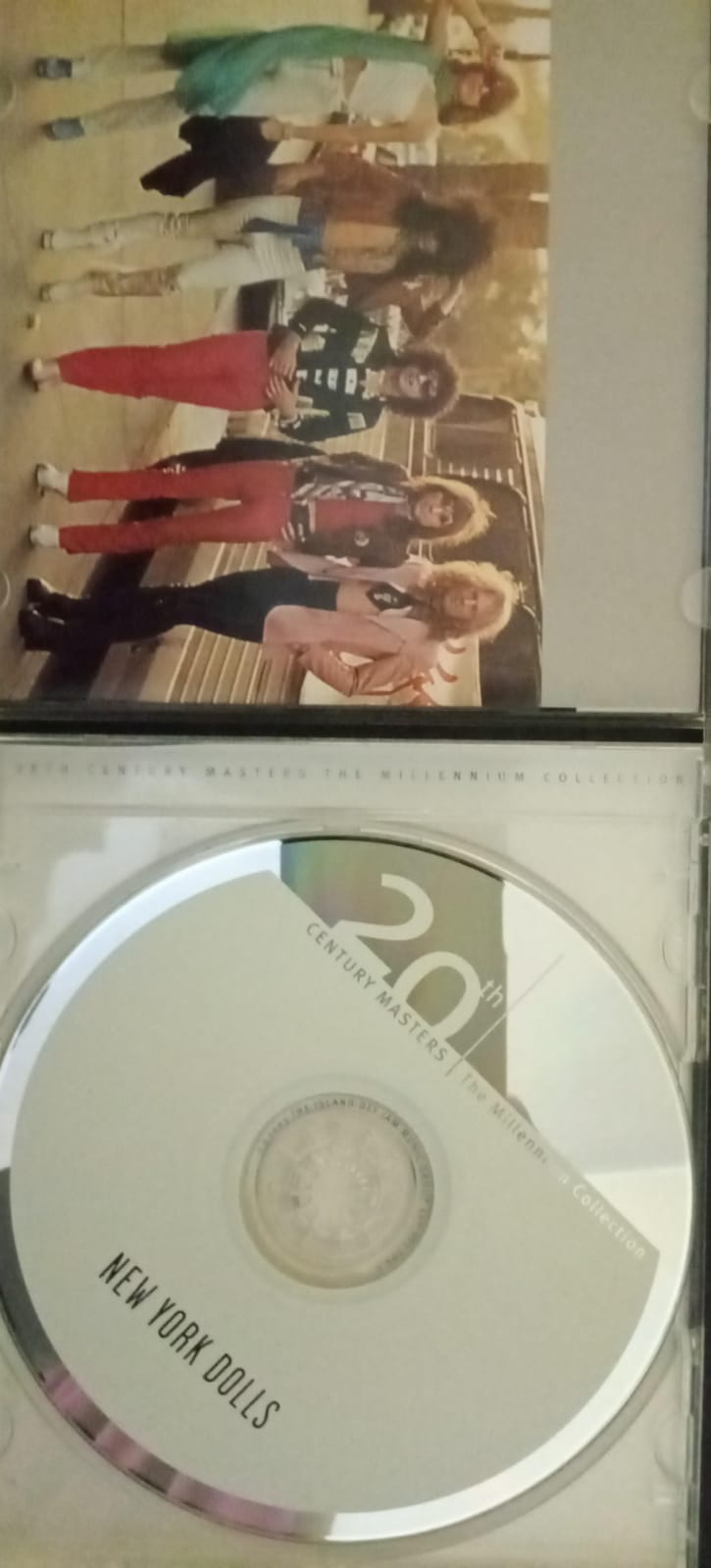 New York Dolls – The Best Of New York Dolls. CD en buen estado.
