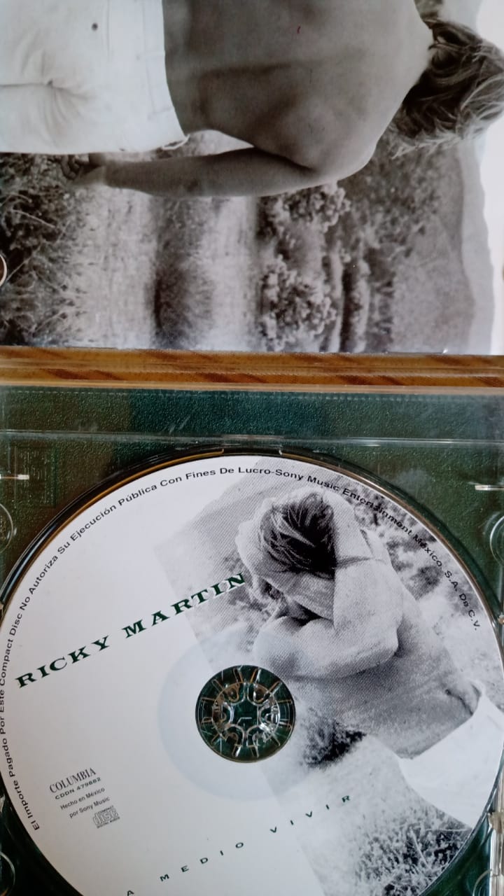 Ricky Martin – A Medio Vivir. Cd.