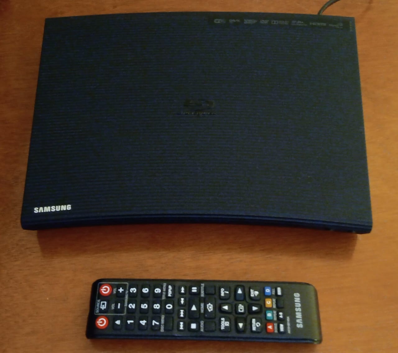 Samsung BD-J5700 - DVD/Blu-Ray. Reproductor en excelente estado.