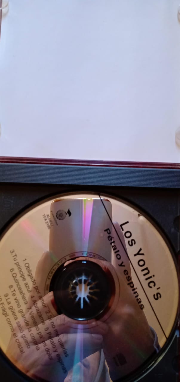Los Yonics – Petalo Y Espinas. Cd.