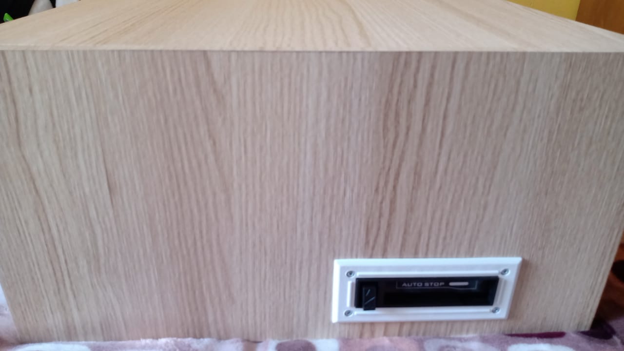 Victrola Century - Tocadiscos Bluetooth 6 en 1 - Natural Centro Musical de Mediados de Siglo Reproduce Vinilo, CD, Casete y Auxiliar, VINYLSTREAM transmite Discos a Altavoces Bluetooth. Nuevo.