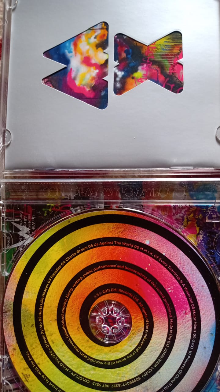 Coldplay – Mylo Xyloto (CD en excelente estado).