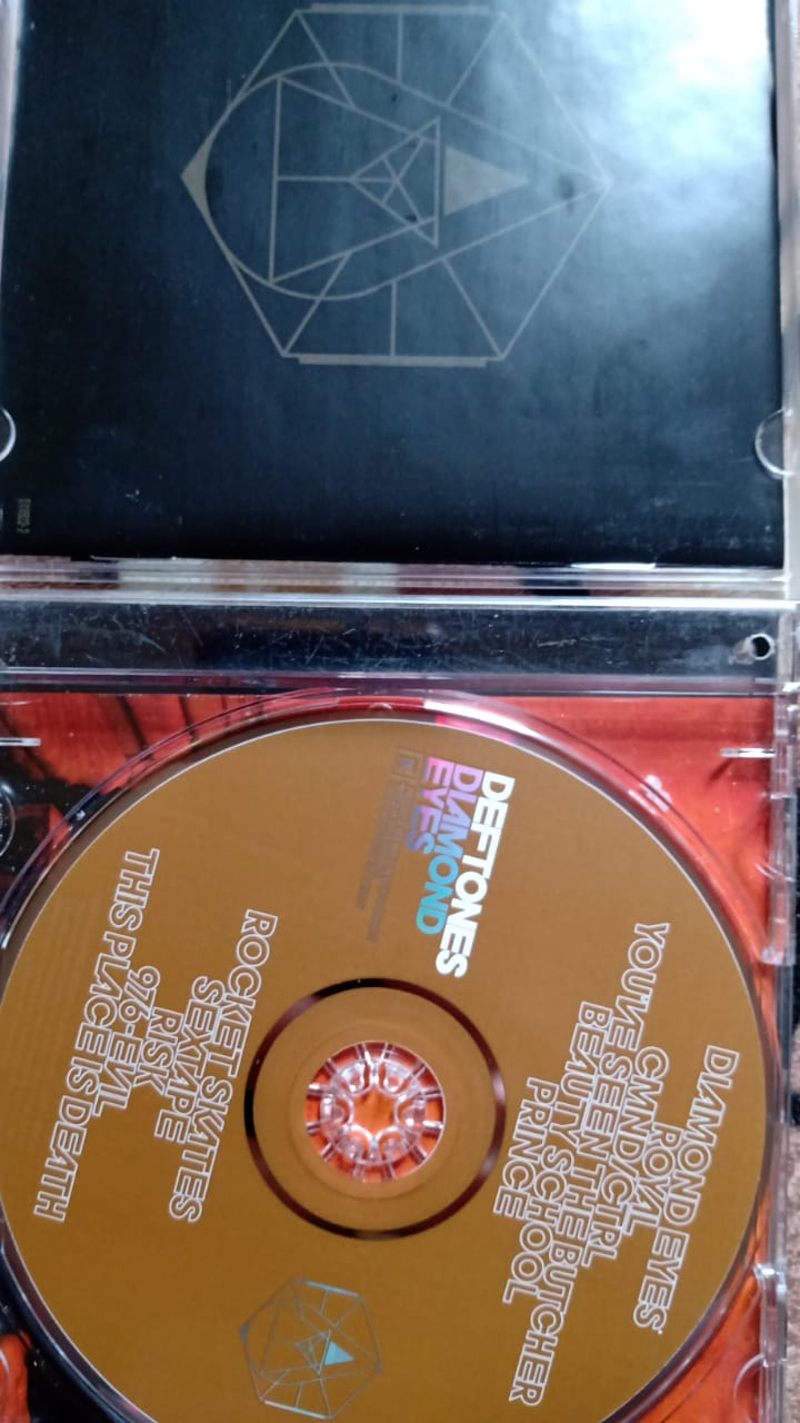 Deftones – Diamond Eyes (CD en excelente estado).