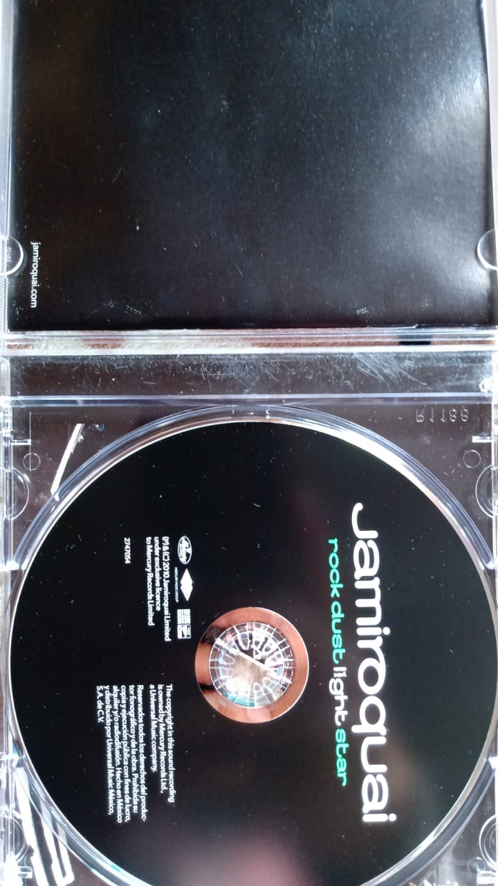 Jamiroquai – Rock Dust Light Star (CD en buen estado).