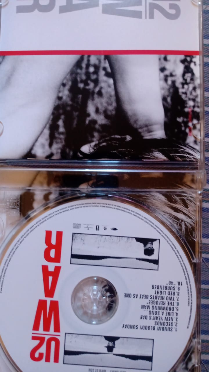 U2 – War (CD importado en excelente estado).