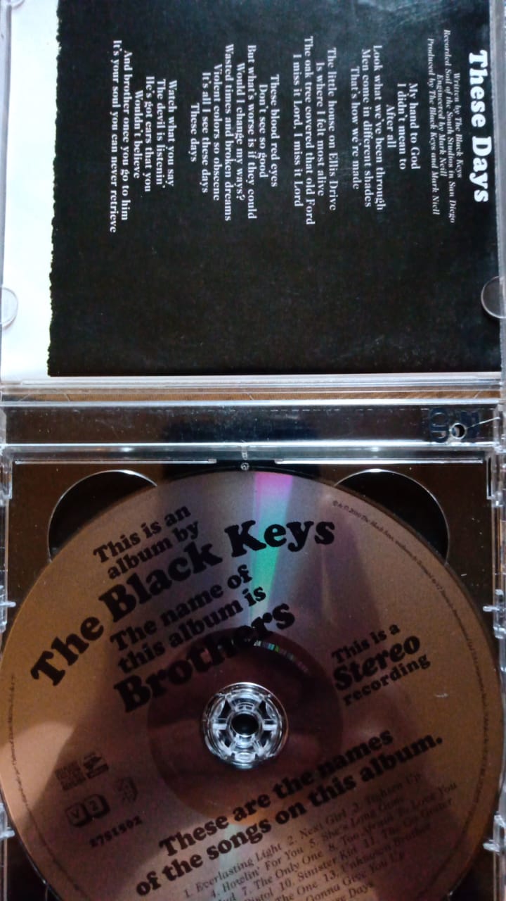 The Black Keys – Brothers (CD doble en excelente estado).