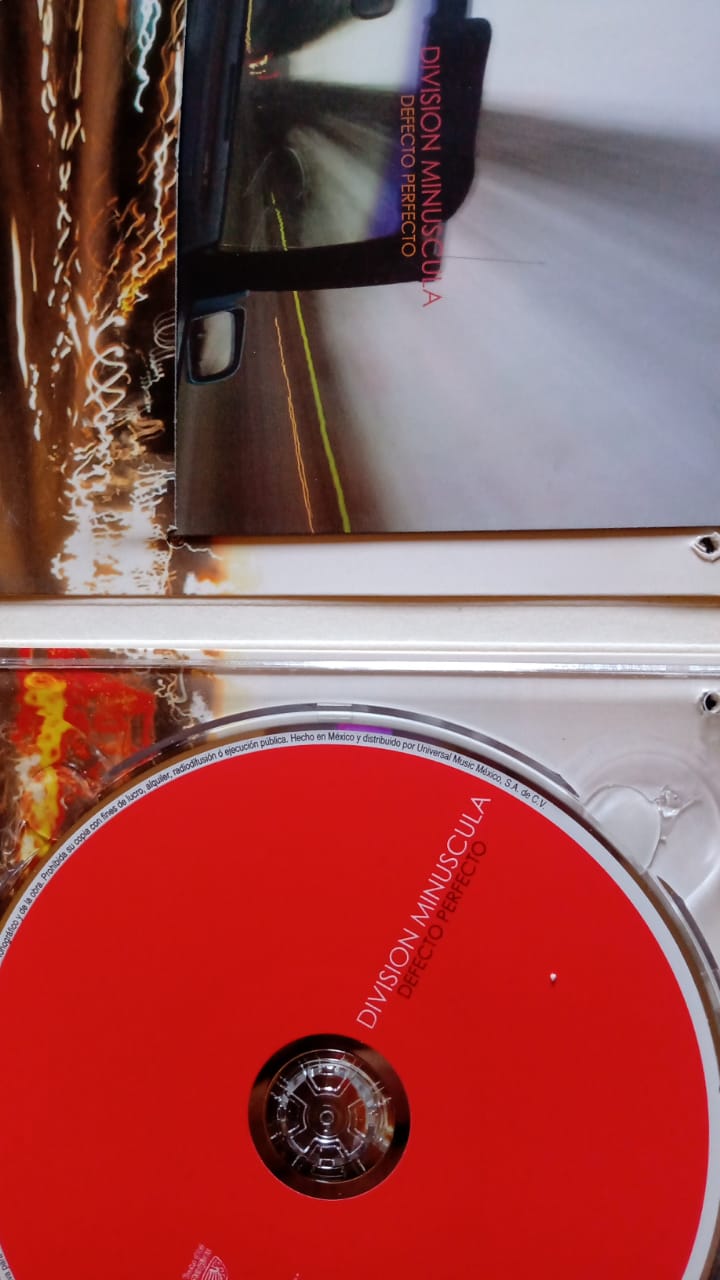 División Minúscula – Defecto Perfecto. Cd excelente estado.