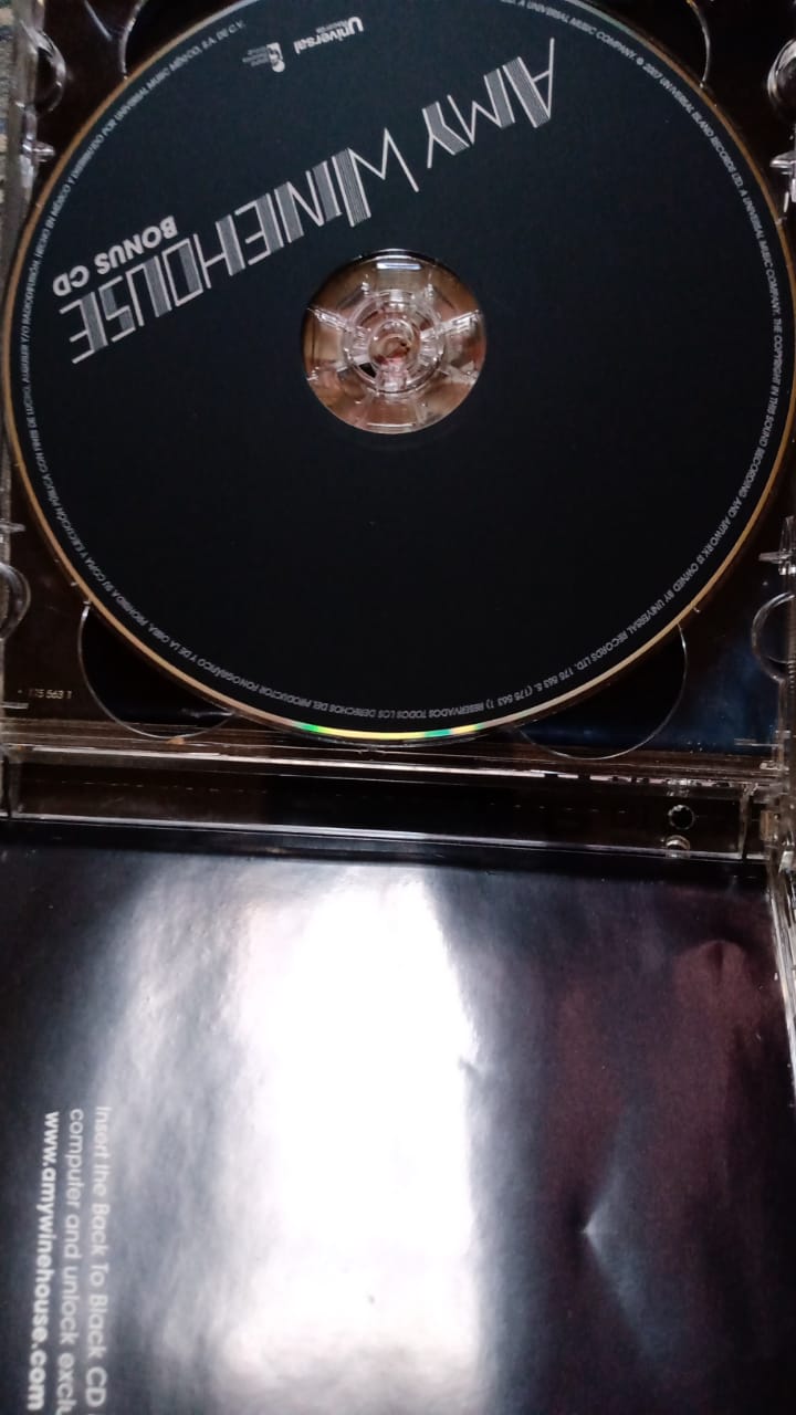 Amy Winehouse – Back to Black (CD doble en excelente estado).