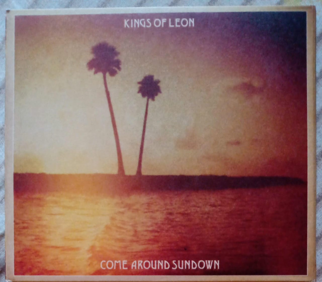 Kings Of Leon – Come Around Sundown. Cd doble buen estado.