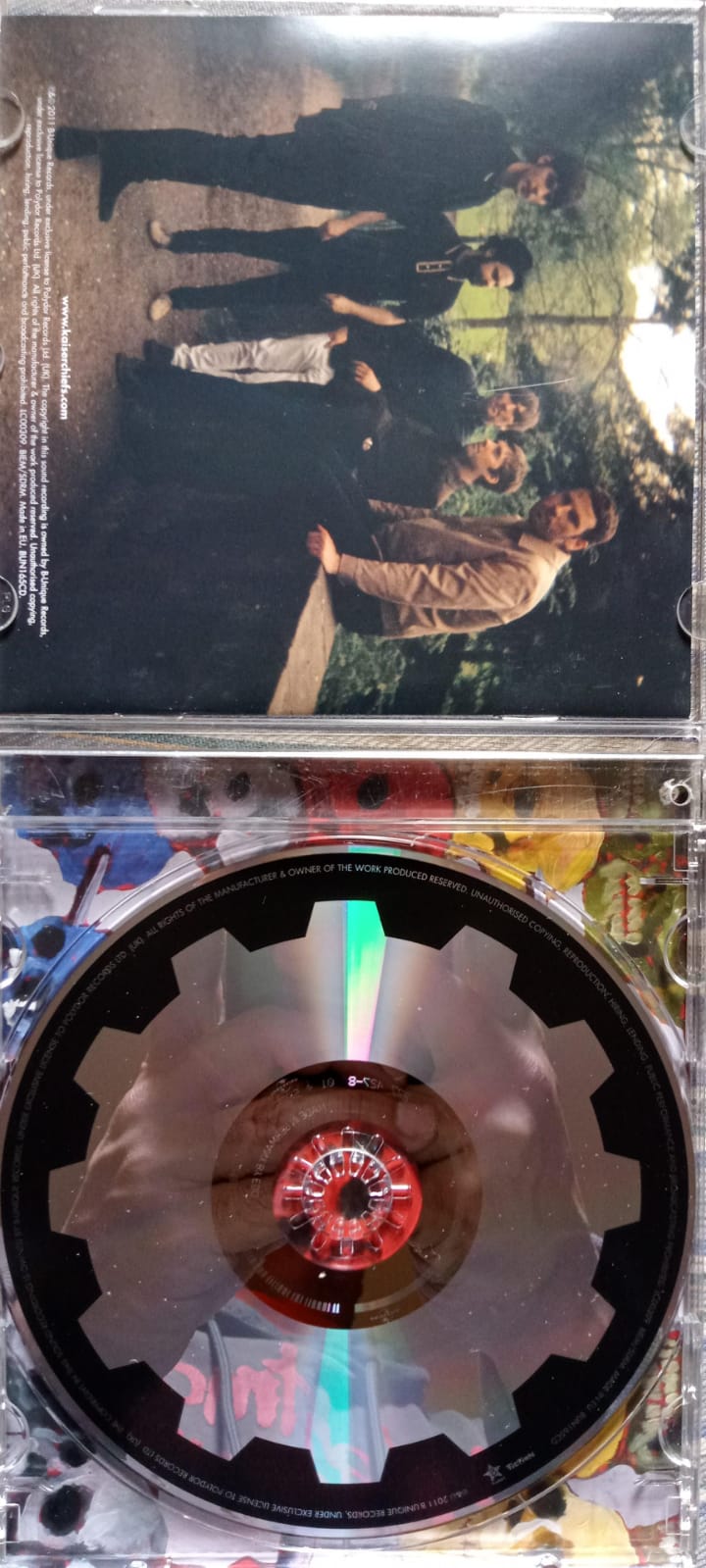 Kaiser Chiefs – The Future Is Medieval (CD autografiado).