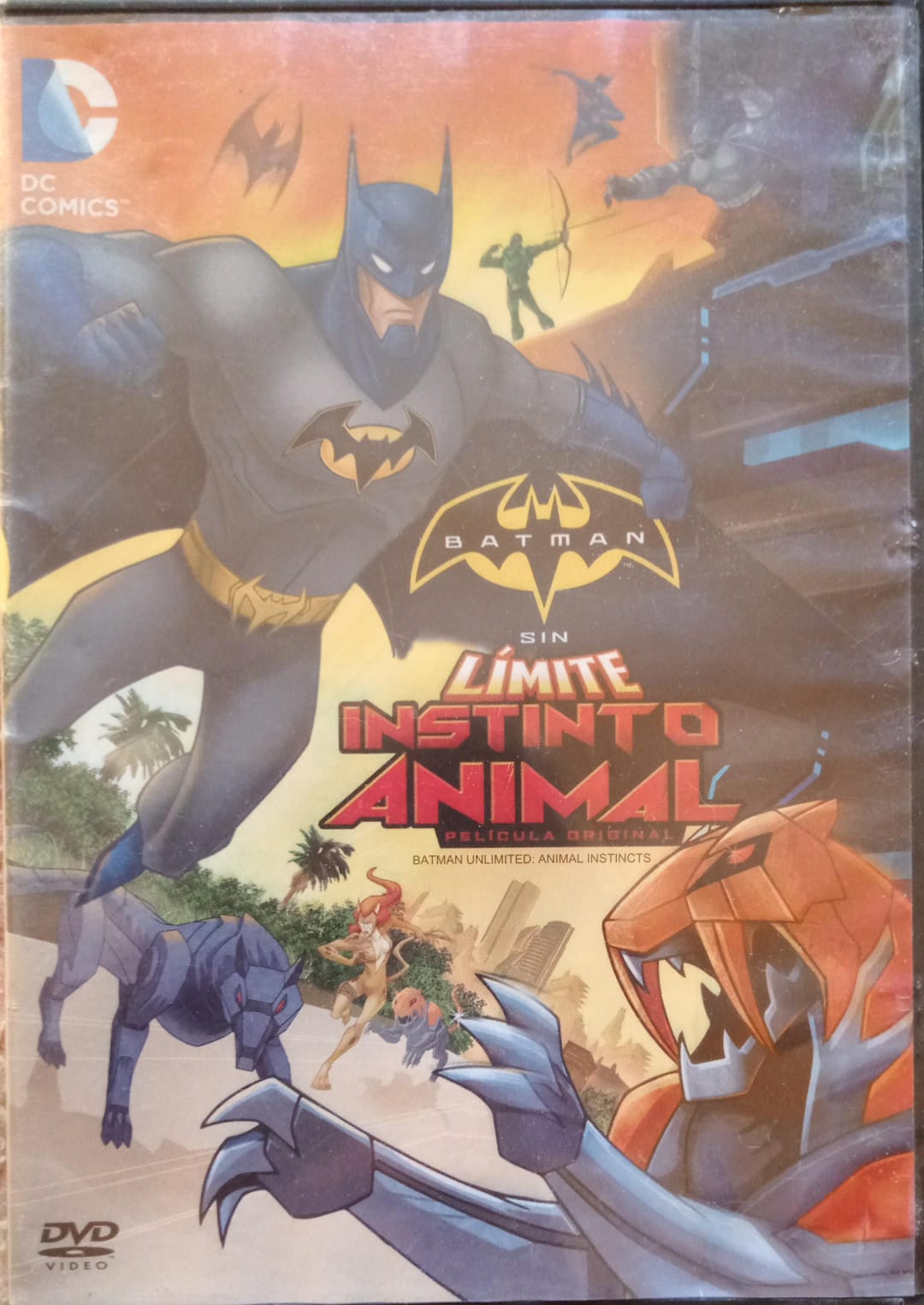 Batman Ilimitado - Instinto Animal. Batman Unlimited: Animal Instincts. DVD.