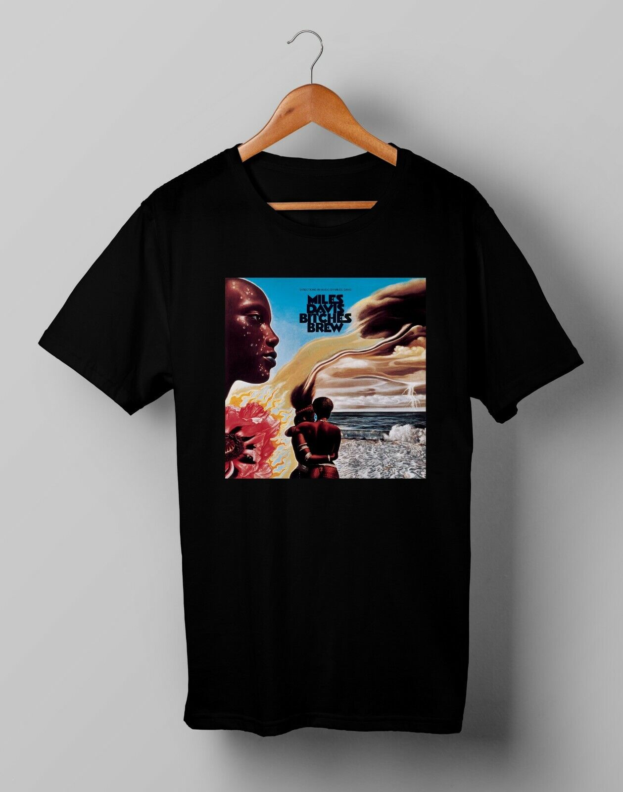 Miles Davis. Playera negra cuello redondo.